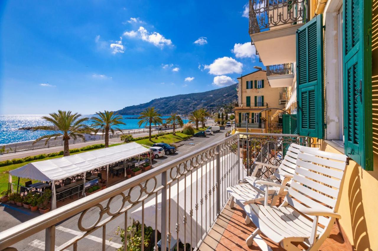 Appartamento Fronte Mare A Ospedaletti By Wonderful Italy Экстерьер фото
