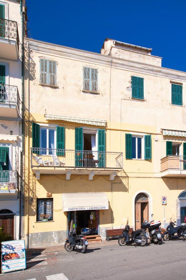 Appartamento Fronte Mare A Ospedaletti By Wonderful Italy Экстерьер фото